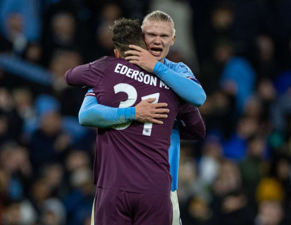 边后卫内收 边后卫内收